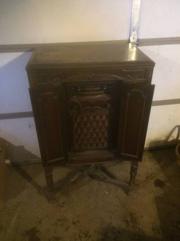Victor Radio and cabinet