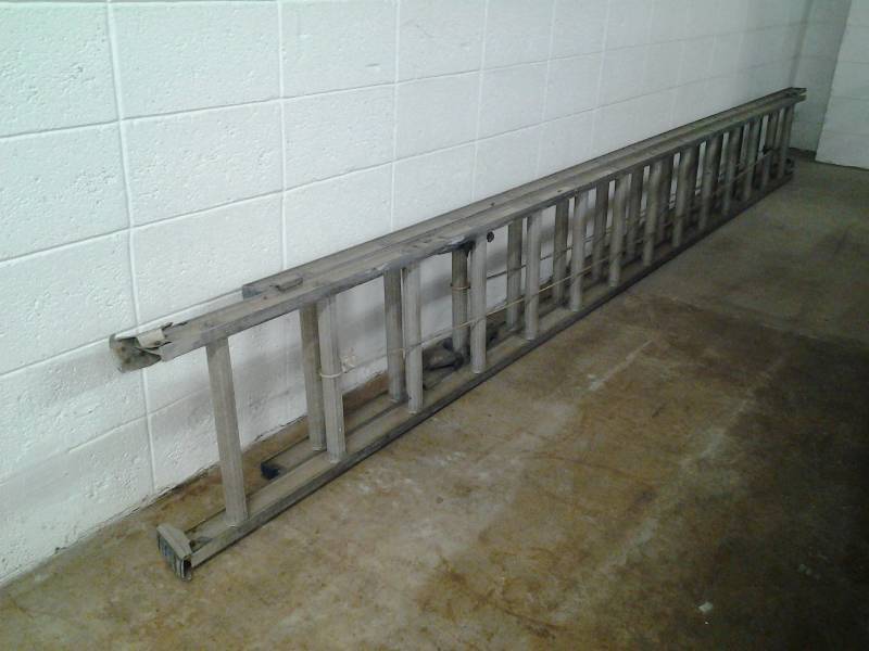 28 Foot Aluminum Extension Ladder