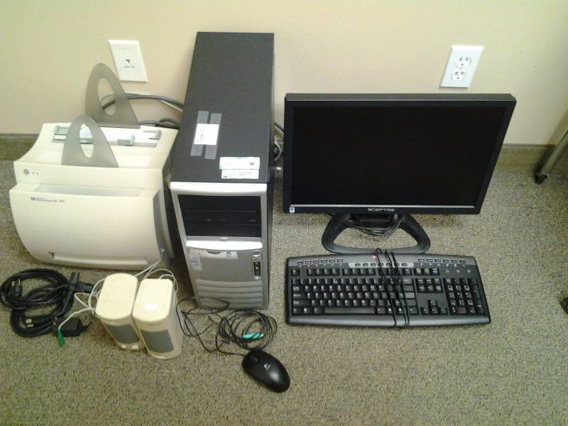 HP Computer With Monitor, Key Board, Speakers, Mouse, Printer & Windows XP Works.