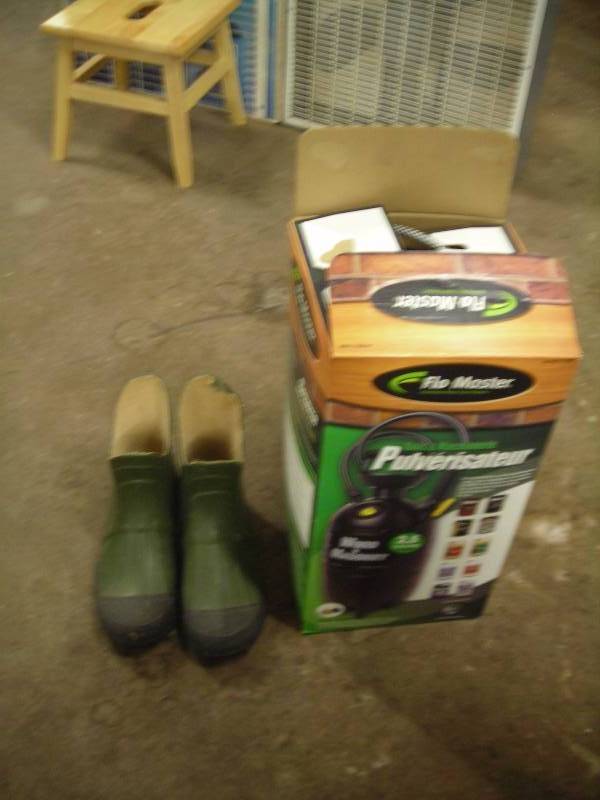2.5 Gallon Sprayer, Rubber Boots Size 10