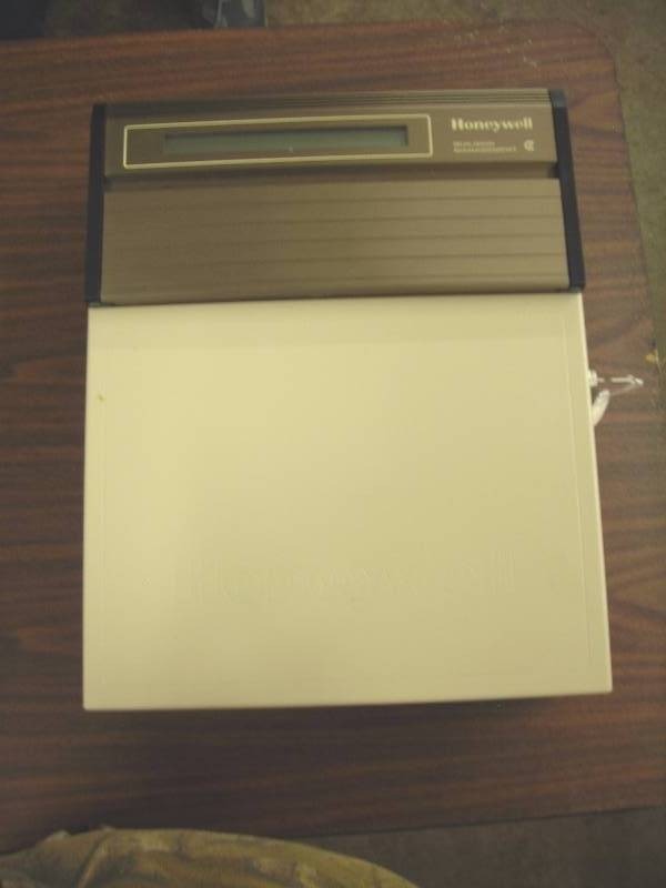 Honeywell Building Management Control Unit With Manual (For Up To 5-Zones)