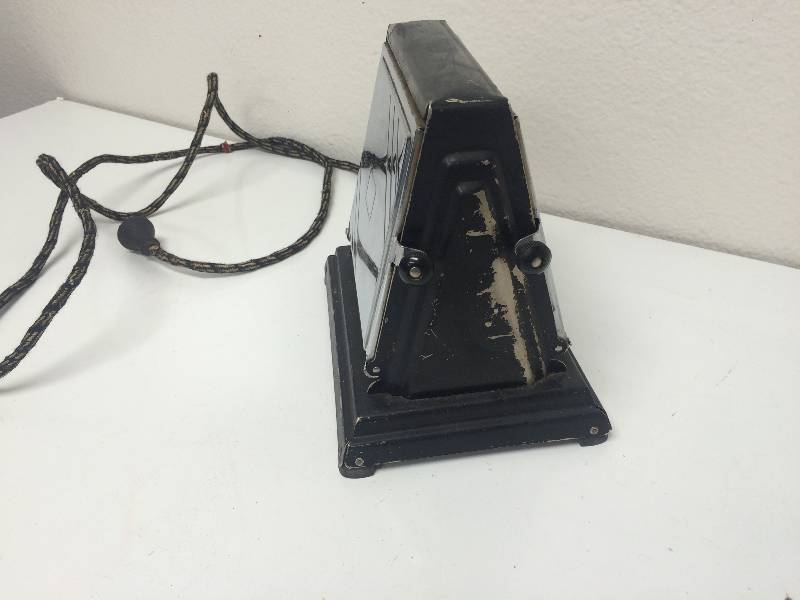 lot 3 image: Vintage General Electric Toaster
