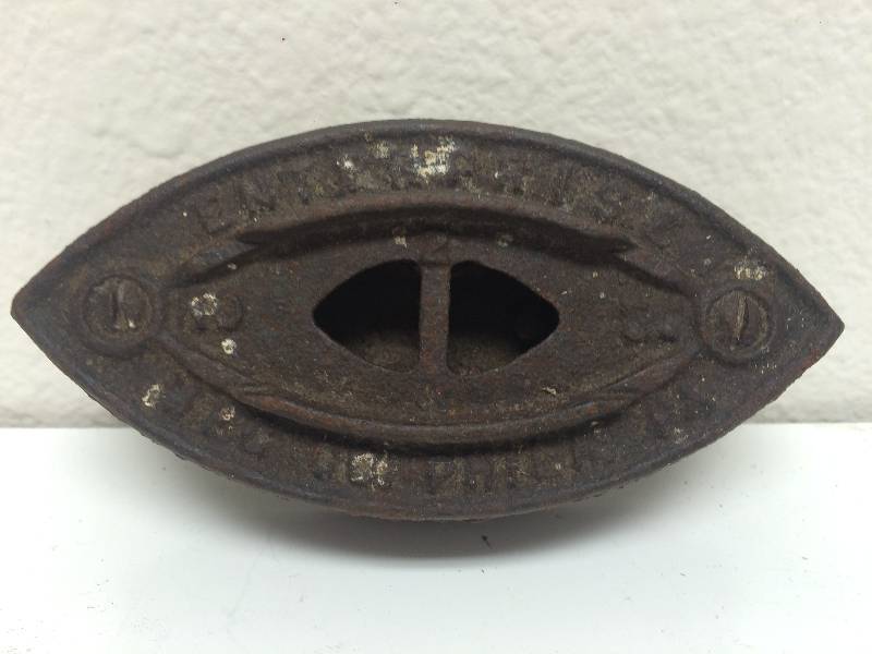 lot 14 image: Vintage Iron Bases