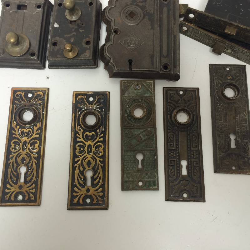 lot 18 image: Vintage Door Knobs and Locks
