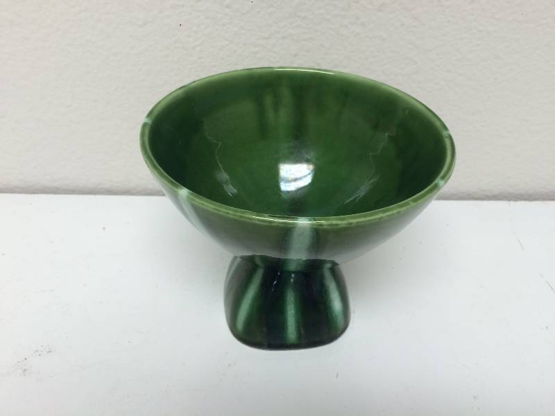 lot 25 image: Hull Continental Bowl