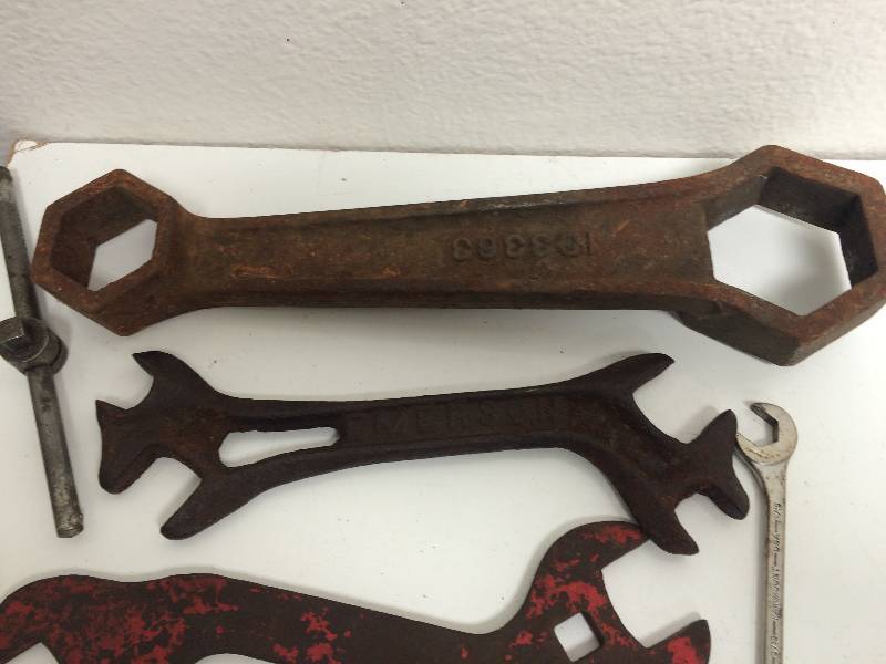 lot 27 image: VintageOld Hand Tools One