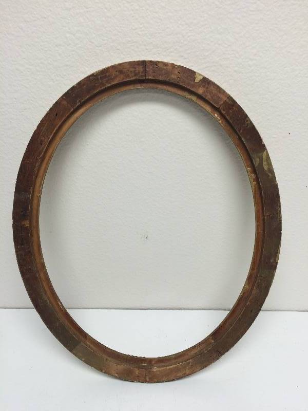 lot 39 image: Vintage Oval Frames