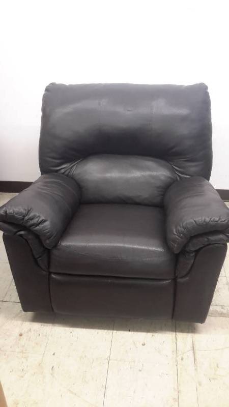 lot 1 image: Black Leather Recliner