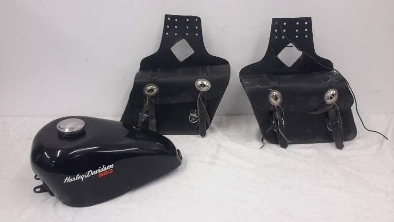 lot 3 image: Motorcycle parts