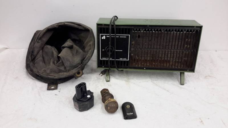 lot 28 image: Heater, collapsible toolbag, hitchball