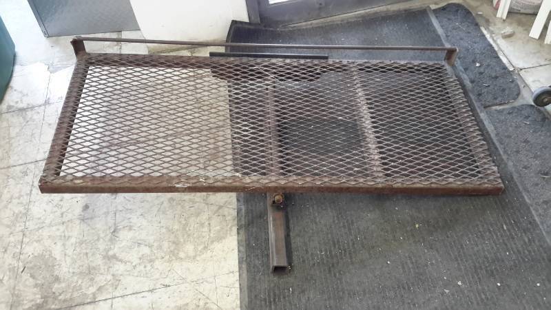 lot 104 image: Load Gate