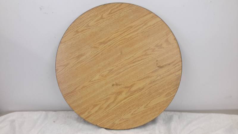 lot 133 image: Table top