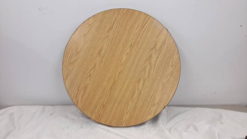 lot 134 image: Table top