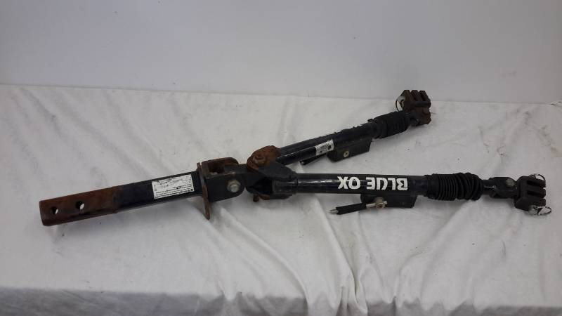 lot 10 image: Blue Ox Tow Bar