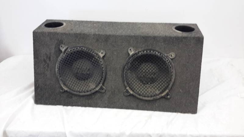 lot 16 image: Subwoofers