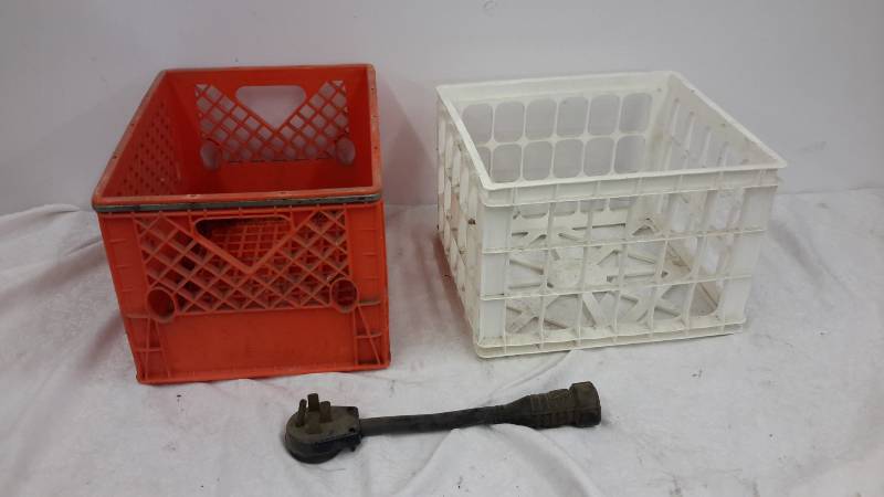 lot 35 image: Crate and pigtail