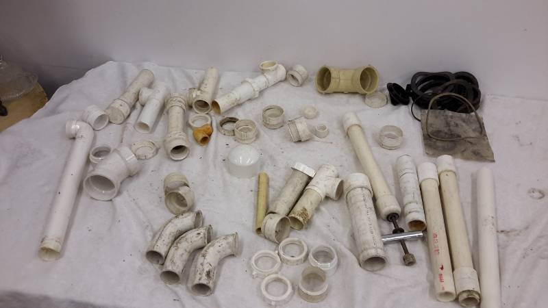lot 52 image: Plumbing assortment