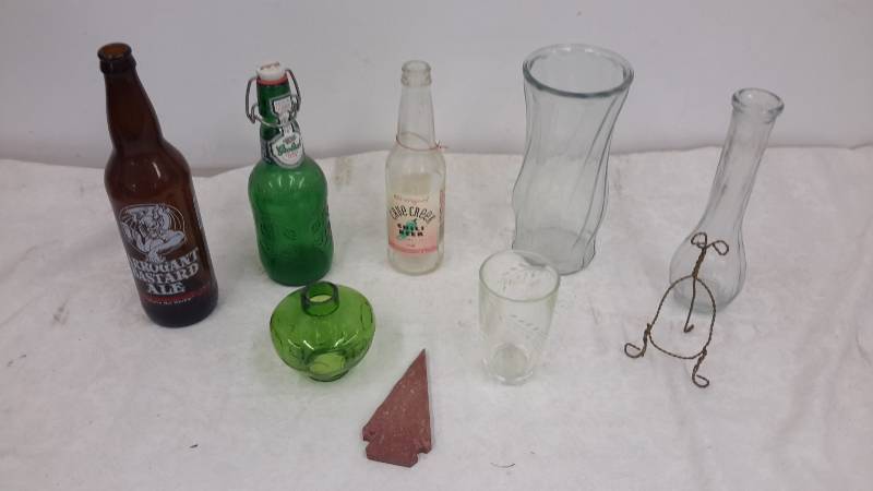 lot 120 image: Glass assortment