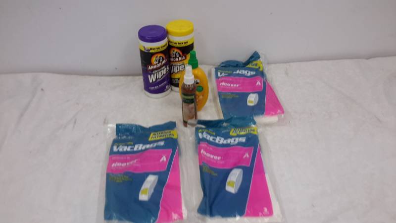 lot 126 image: Cleaning supplies
