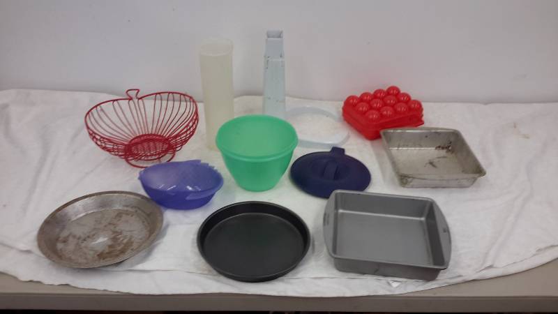 lot 129 image: Kitchenware