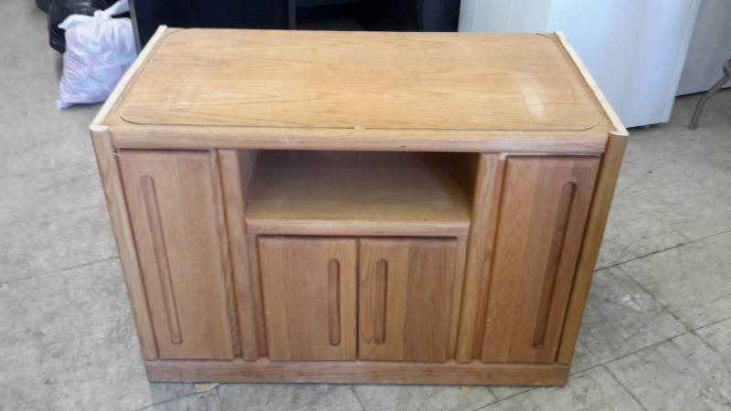 lot 135 image: Furniture