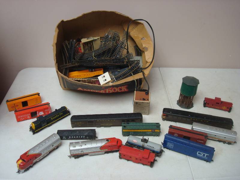lot 7 image: Lot Of Model Railroad Train Parts And Accessories, Used, SHow Wear, Untested, Different Brands