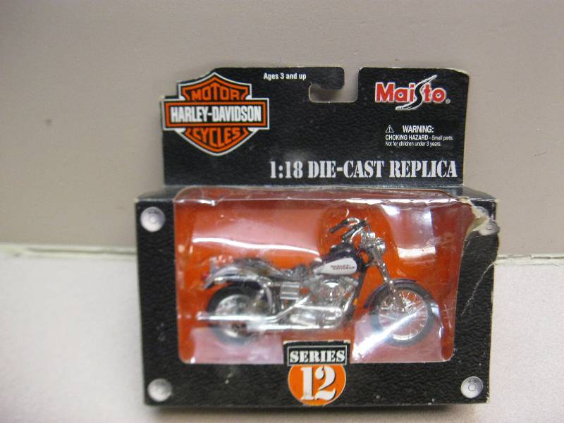 lot 15 image: Harley Davidson Motorcycle Die Cast 118