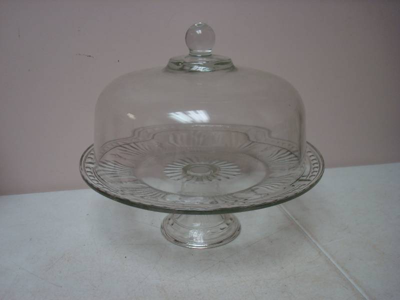 lot 31 image: Glass Cake Serving Platter