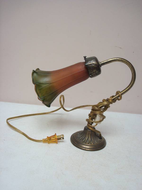 lot 35 image: Glass And Metal Flower Lamp