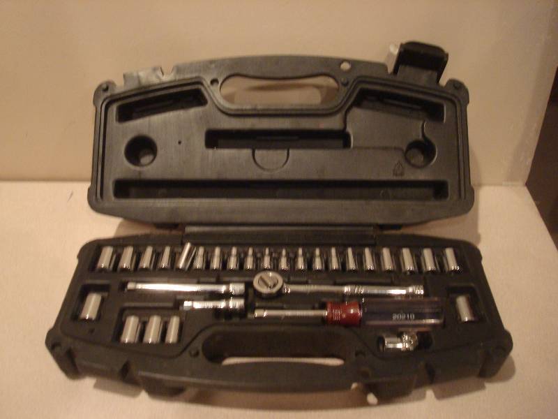 lot 51 image: Set Of Husky Ratchet Tools, Case Shows Wear