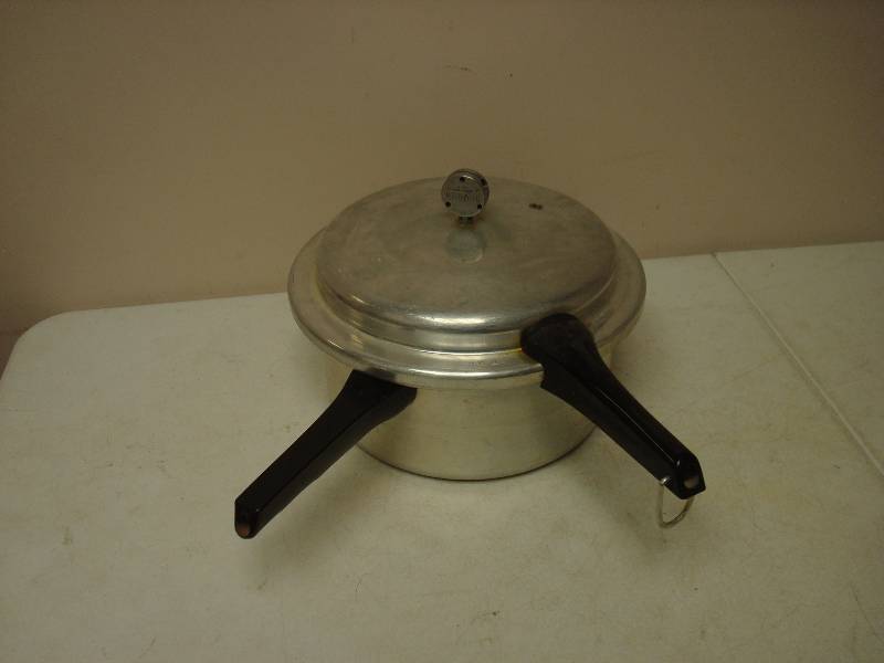 lot 63 image: Mirro Matic Pressure Cooker Pan