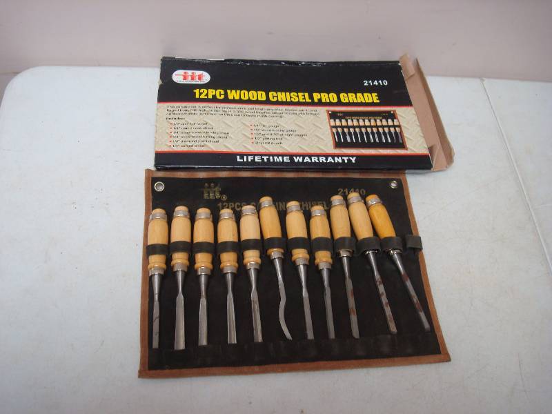 lot 66 image: 11 Piece Wood Chisel Kit, Some Wear