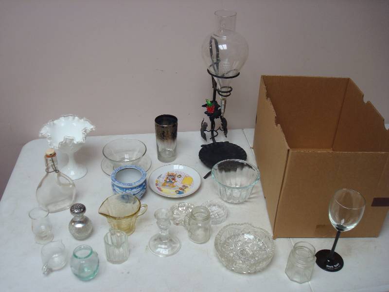 lot 74 image: Box Filled With Glass Ware