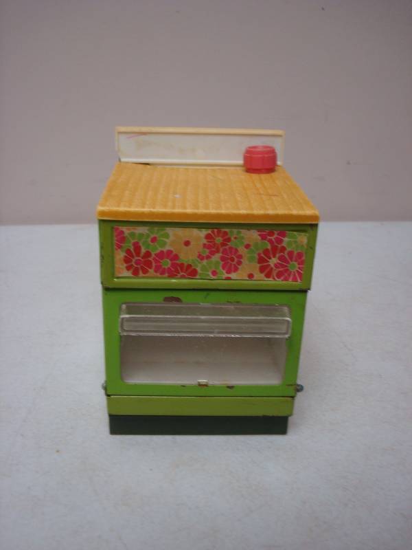 lot 81 image: Vintage Metal Buddy L Oven, Shows Wear