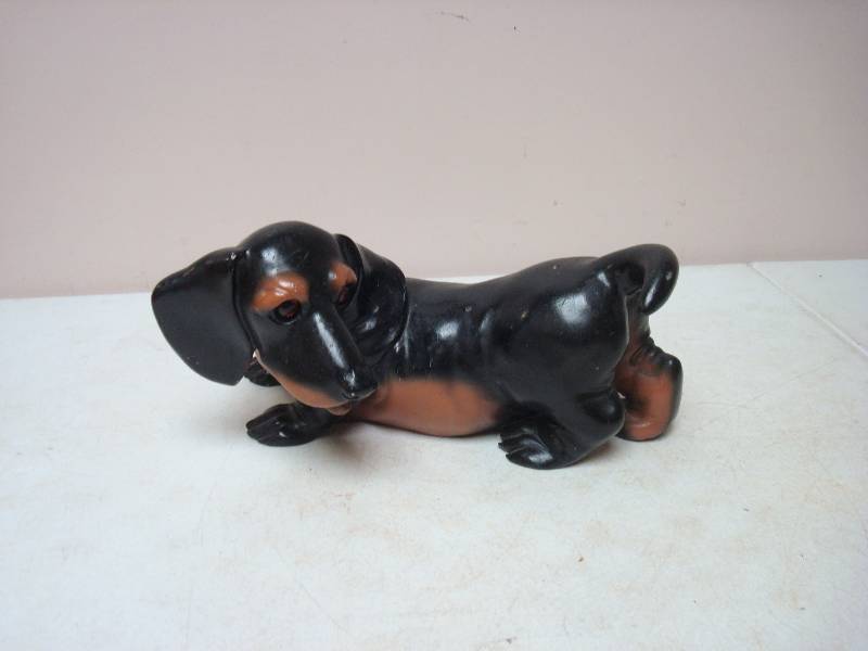 lot 84 image: Universal Statue Dog