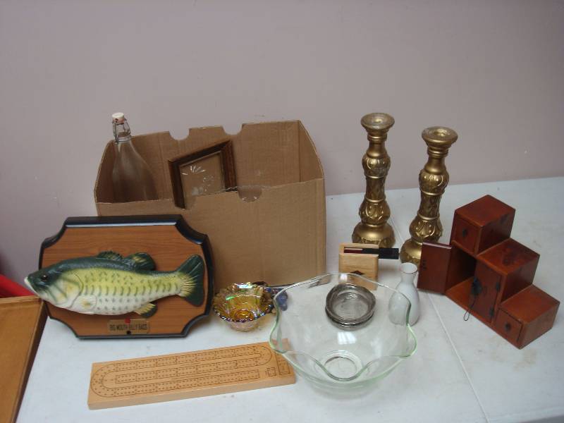 lot 85 image: Box Filled Some Mixed Items