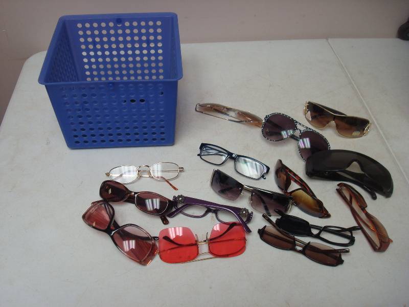 lot 107 image: Basket With Reading And Sun Glasses