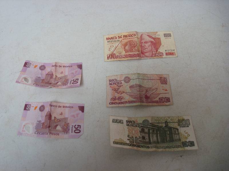 lot 116 image: Lot Of Old Mexico Pesos, Collector Bills, Not Valid Bank