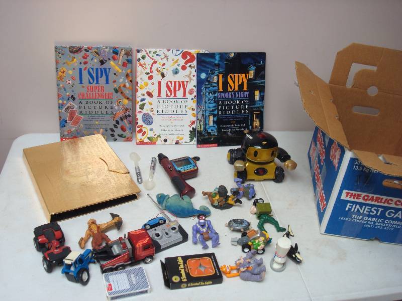 lot 119 image: Box With Some Mixed Items