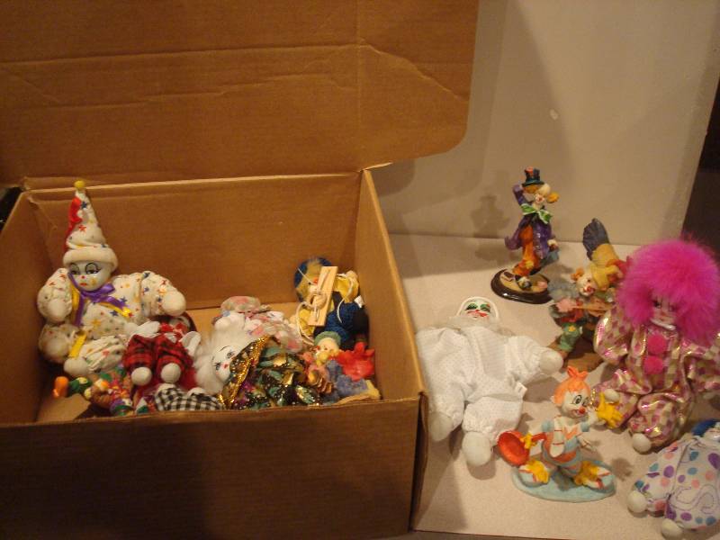 lot 122 image: Box Filled With Some Clowns
