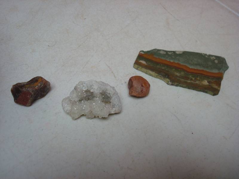 lot 131 image: Lot Of Collector Stones, Geode, Agates