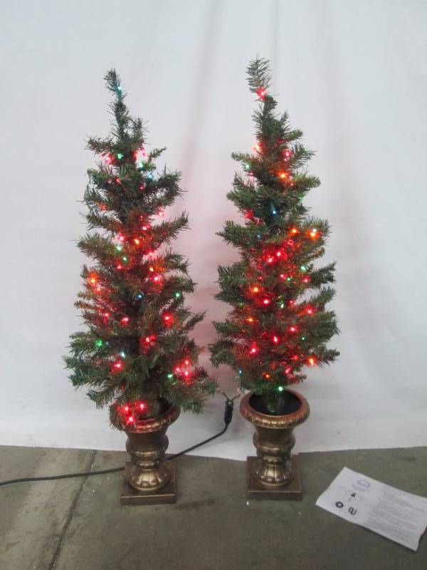 Alcove Holiday Door Decor