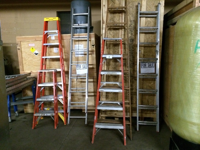 lot 4 image: Lot of ladders