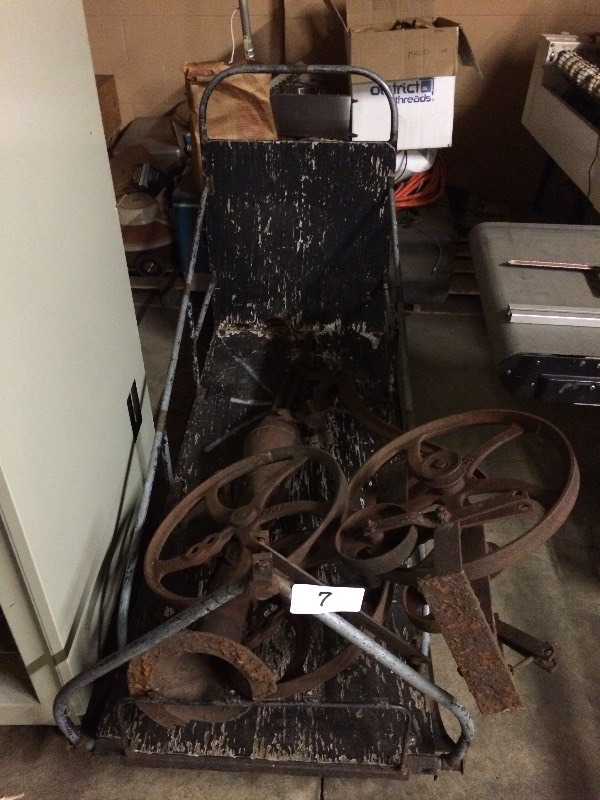 lot 7 image: Lot of vintage