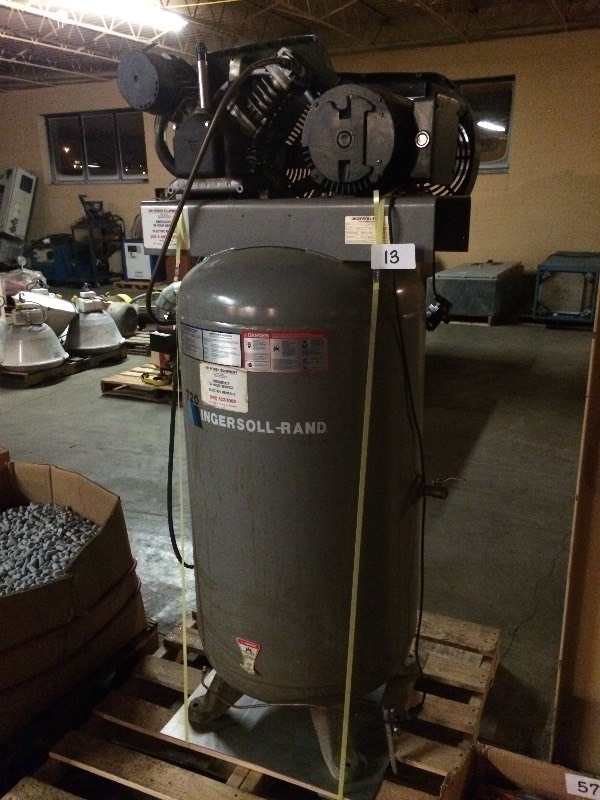 lot 13 image: Upright air compressor
