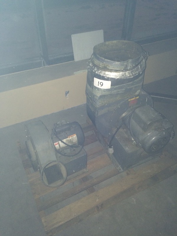 lot 19 image: Lot of 2 blowers