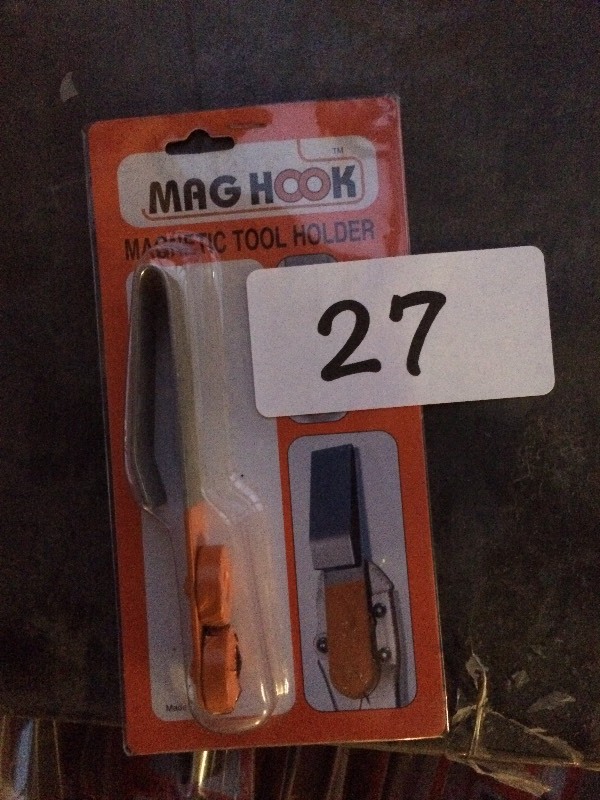 lot 27 image: Lot of 5 Mag Hook