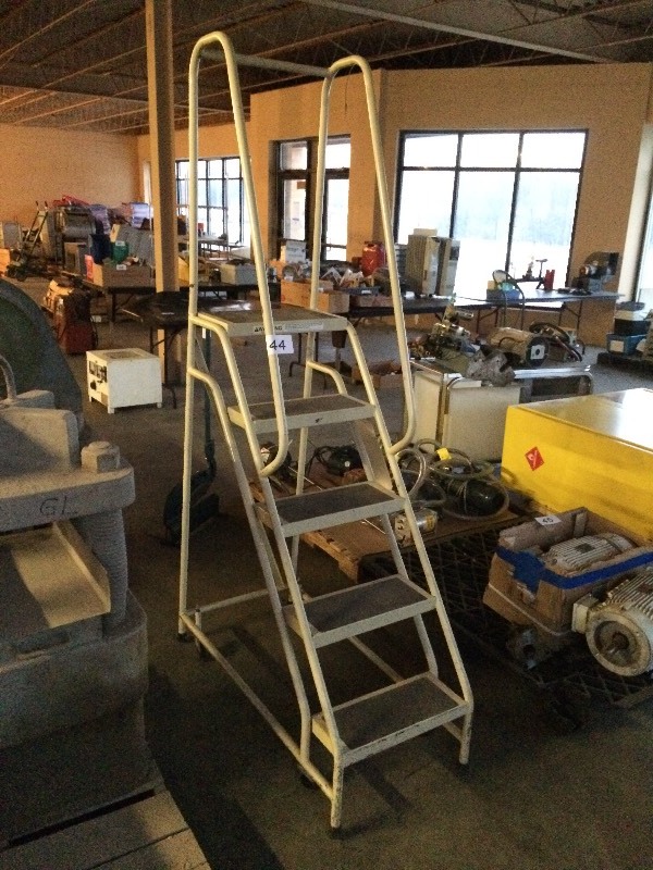 lot 44 image: Safety step ladder