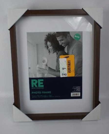 lot 9 image: Room Essentials 11 x 14 Matted 8x10 Picture Frame