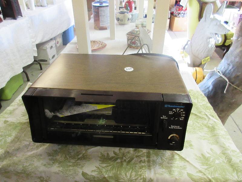 lot 2 image: Lot # 2 Smalls & Misc - Variety of items